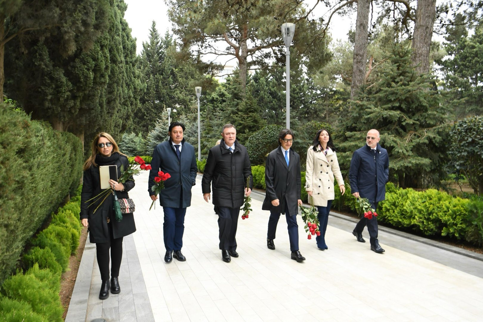 İtaliyalı deputatlar Fəxri xiyaban və Zəfər parkını ziyarət ediblər