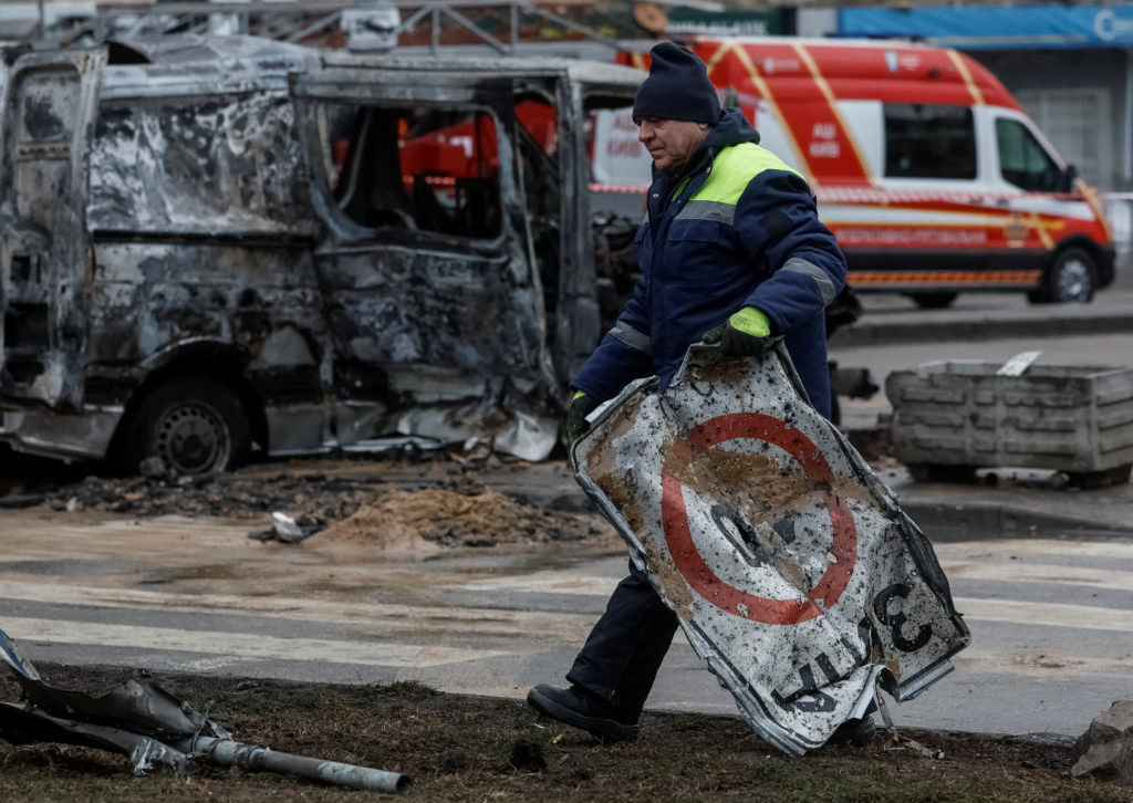 KİV: Ukrayna təcili yardım maşınlarını bombalayıb