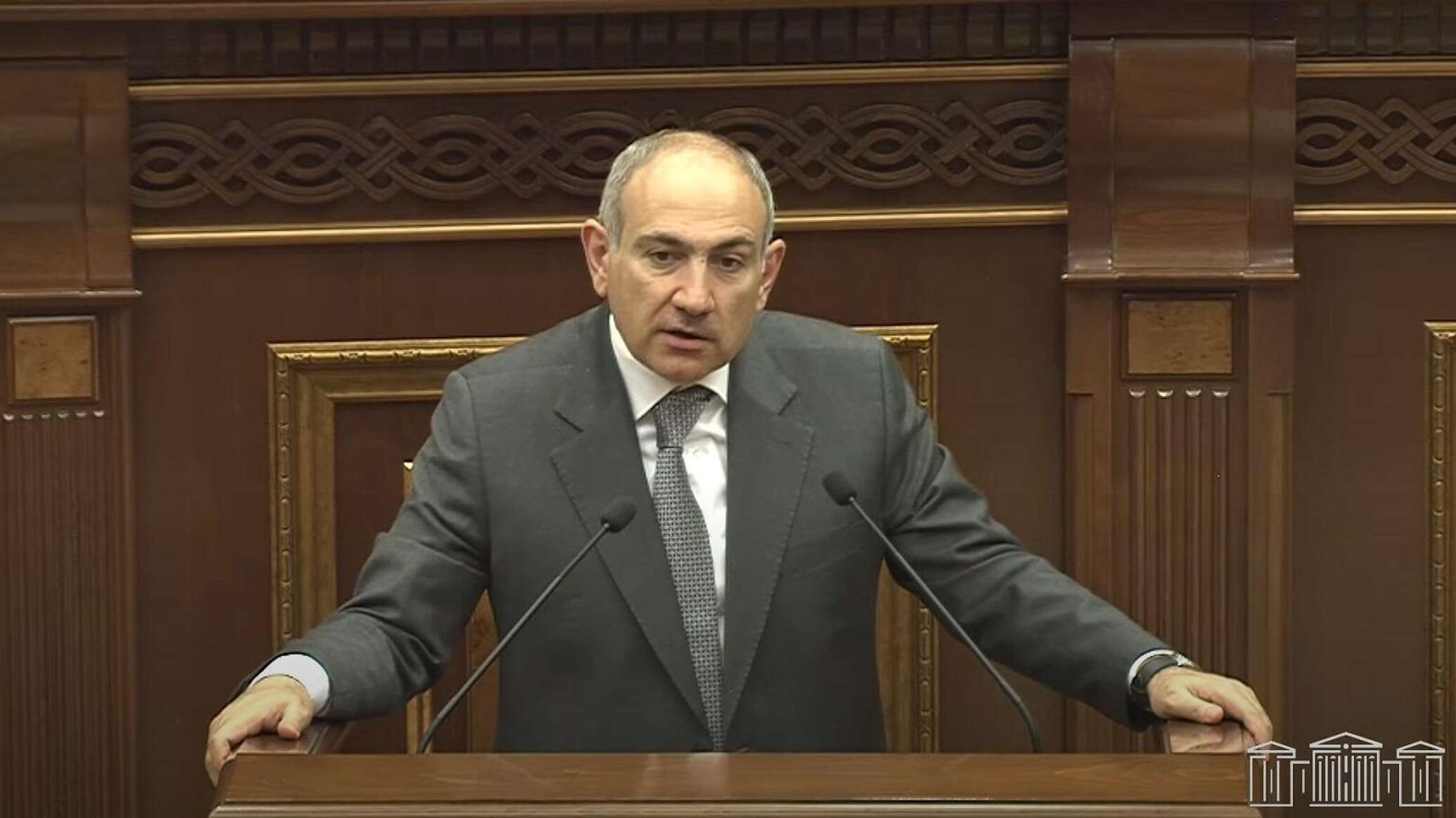 Paşinyan sabiq prezidentləri yenidən debat çağırışına səslədi: “Siz üçünüz, mən tək”