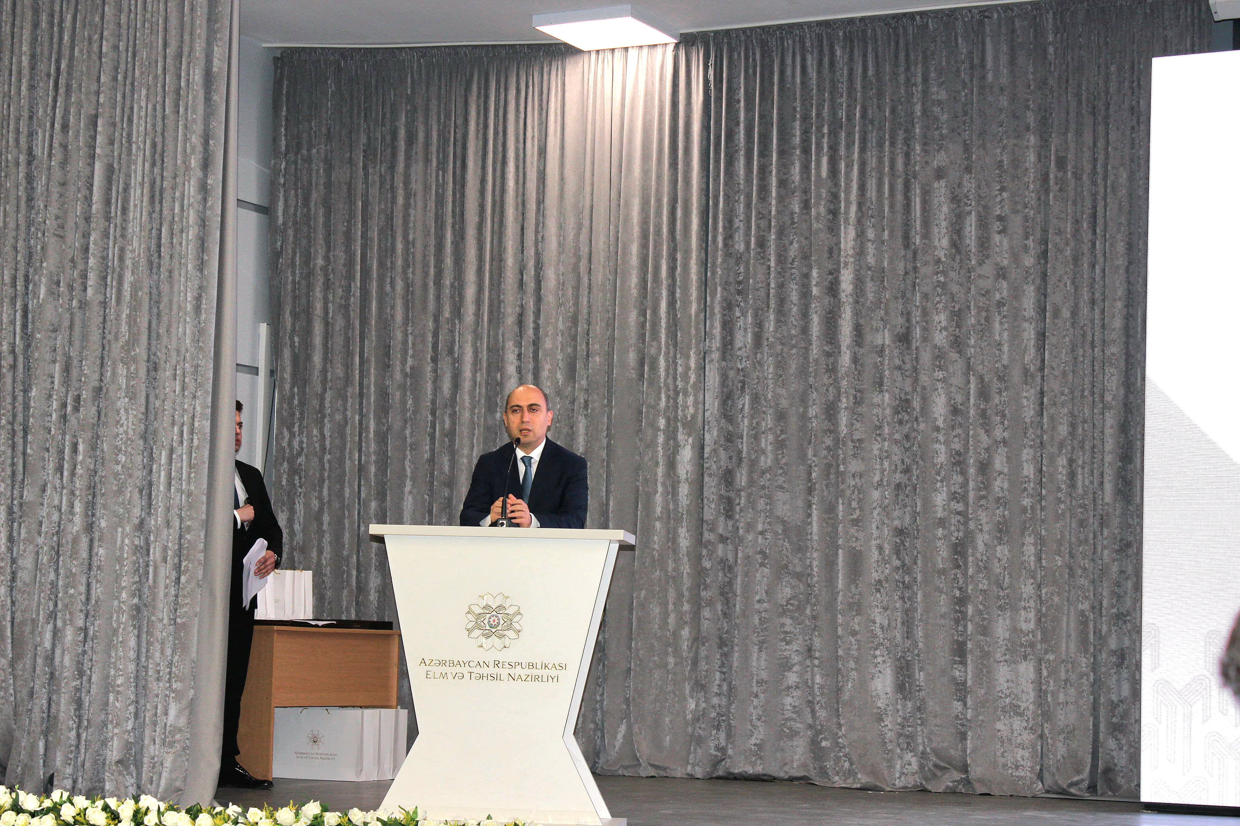 Nazir: "Bütün şagirdlərin milli dəyərlər baxımından əla qiymət almasını hədəfləməliyik"