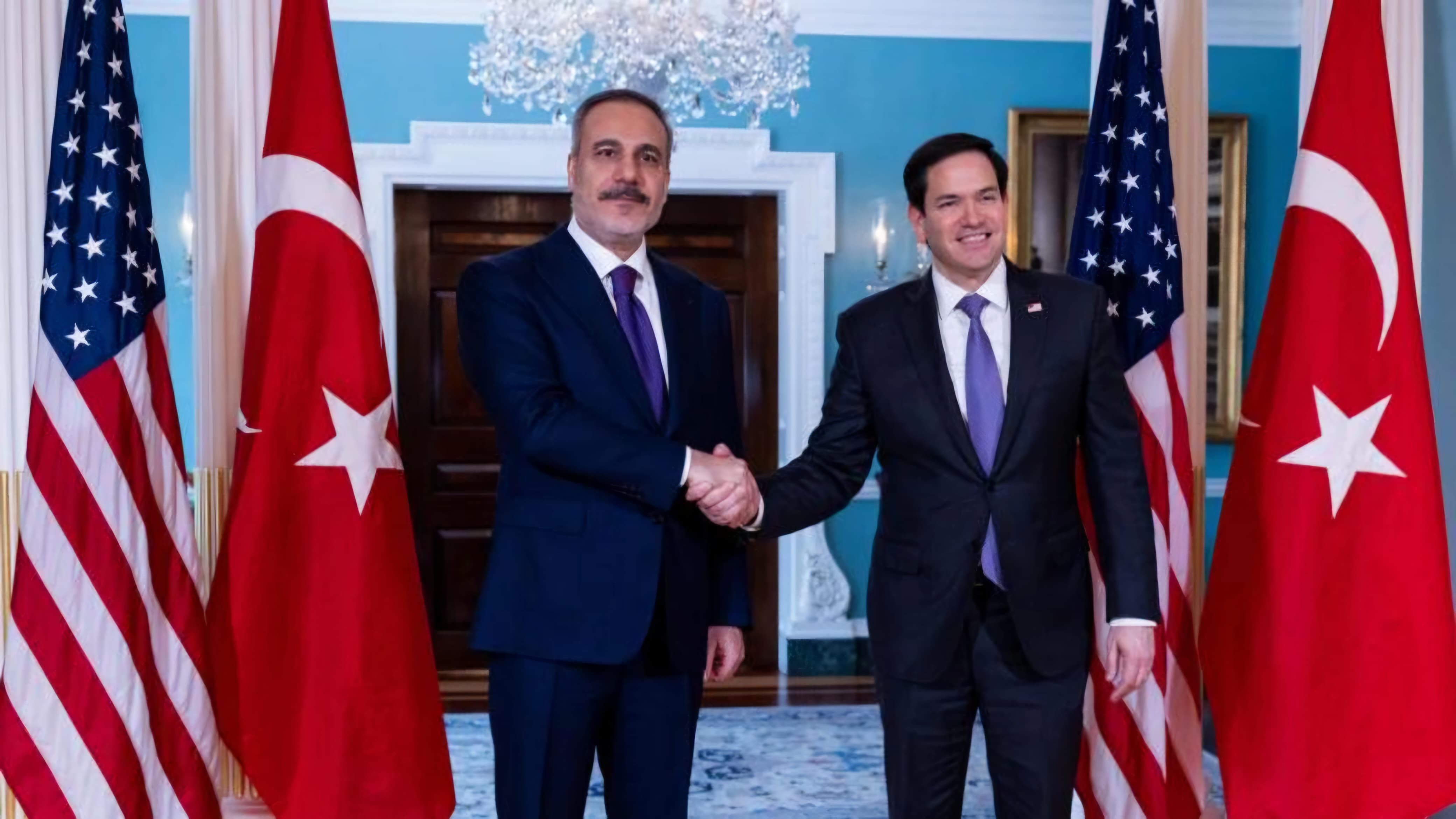 Hakan Fidan Antalyada ABŞ  dövlət katibi ilə görüşüb