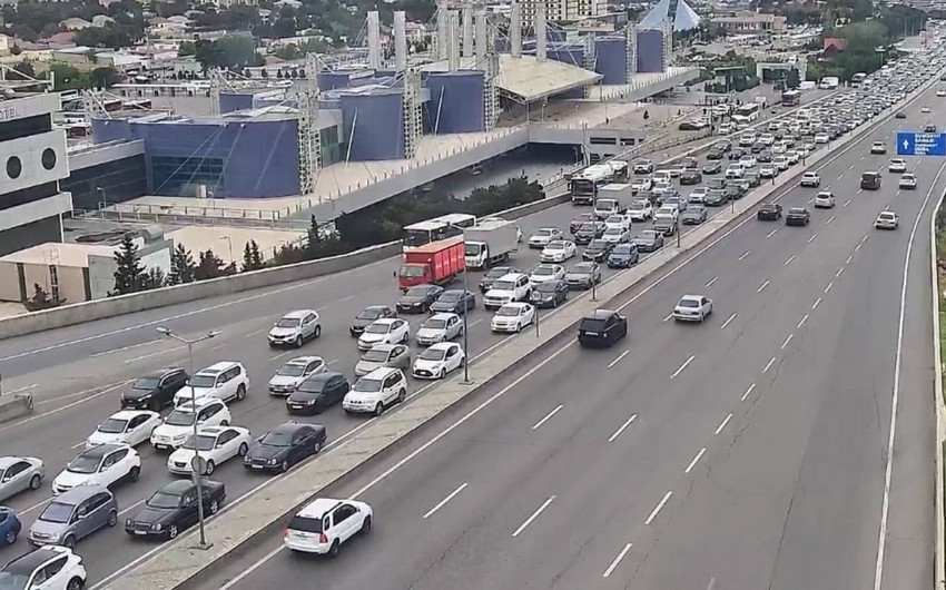 Paytaxtın bu küçələrində nəqliyyat sıxlığı müşahidə olunub
