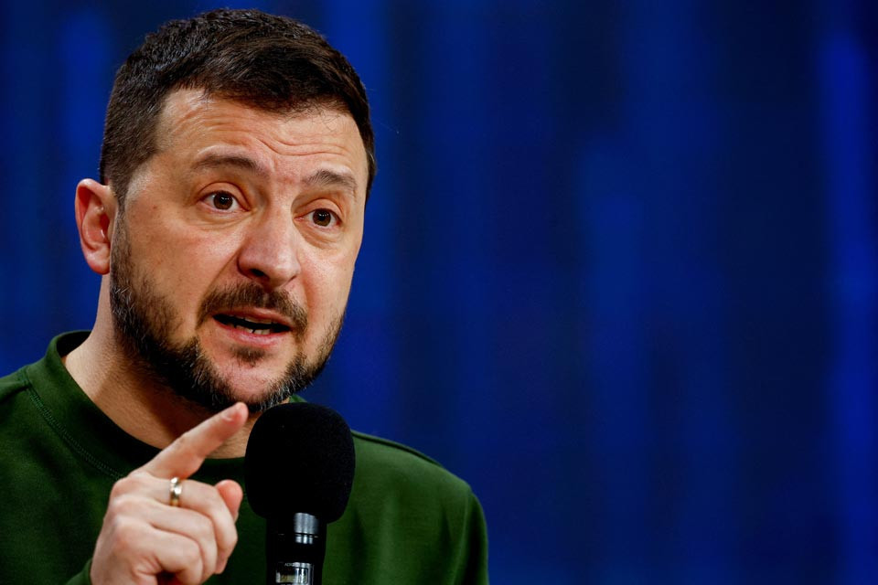 Zelenski: "Rusiya müharibəni bitirənə qədər təzyiqlər davam etməlidir"