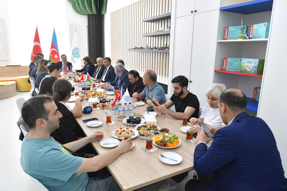 Türkiyə Maarif Vəqfinin Azərbaycandakı fəaliyyəti və perspektivləri müzakirə edilib