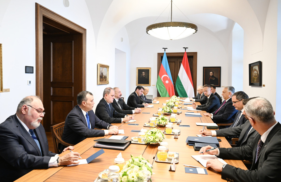 Budapeştdə Azərbaycan Prezidenti İlham Əliyevin Macarıstanın Baş naziri ilə geniş tərkibdə görüşü olub -