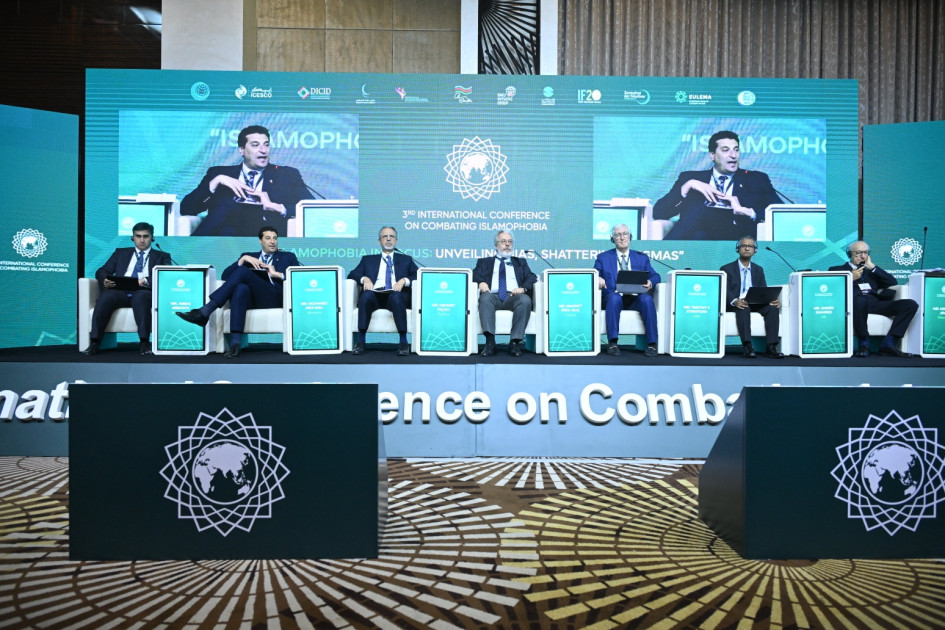 Ekspertlərdən sərt xəbərdarlıq: "İslamofobiya siyasətin alətinə çevrilir"