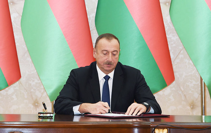 Dövlət başçısı 16 əcnəbini əfv edib