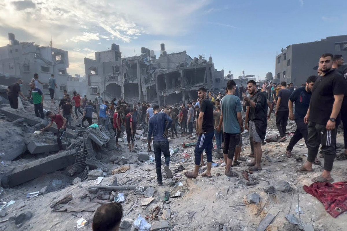 İsrail ordusu Qəzzada yaşayış məntəqələrini bombaladı: Ölənlər var