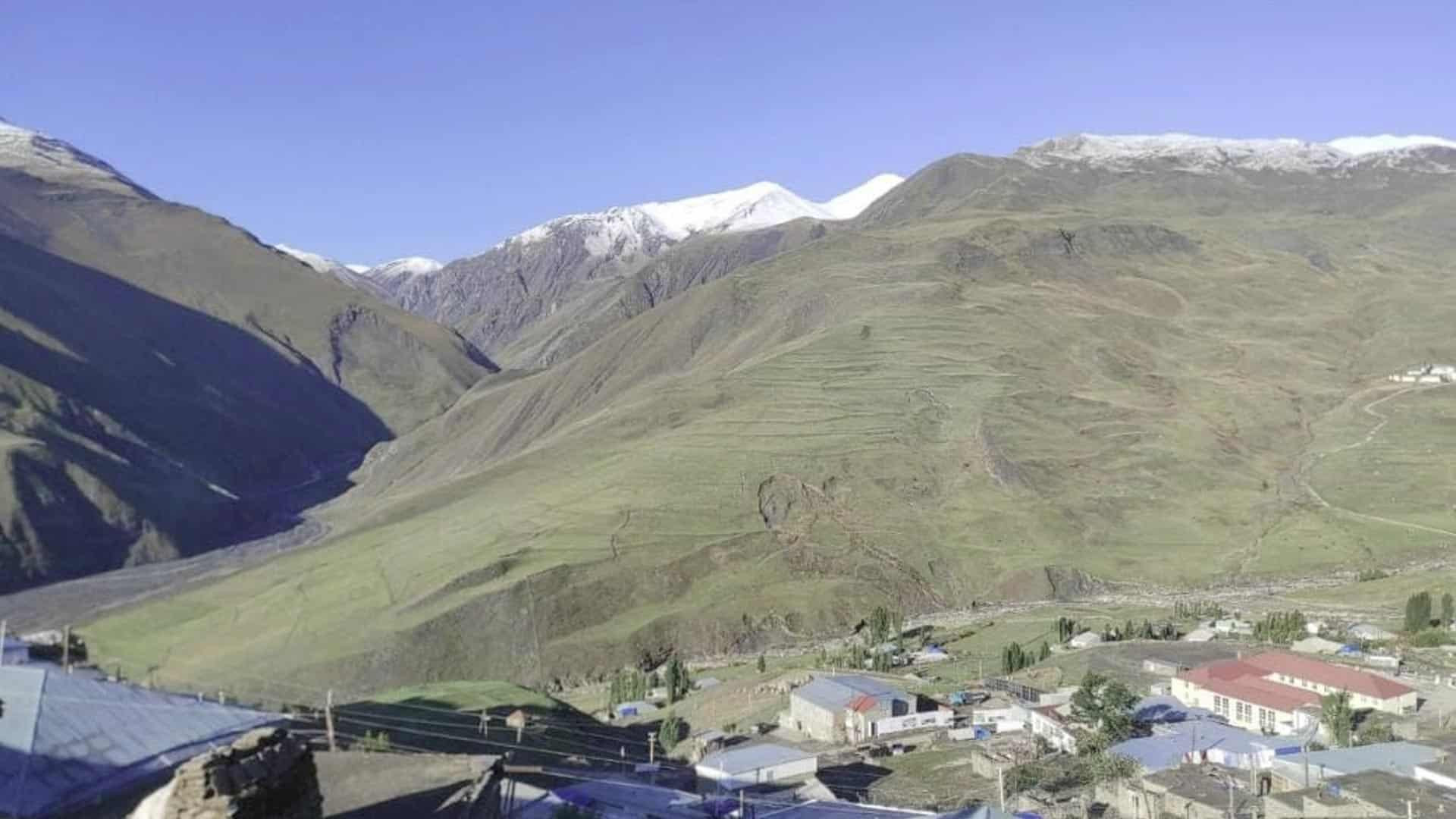 Şahdağa arabir qar yağıb  -