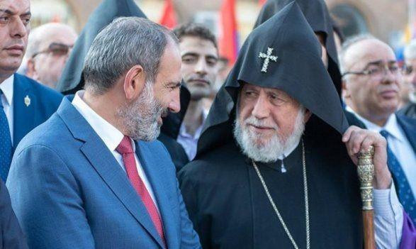 Paşinyan II Qareginin istefasını tələb etdi və yeni Katolikosun seçilməsini istədi