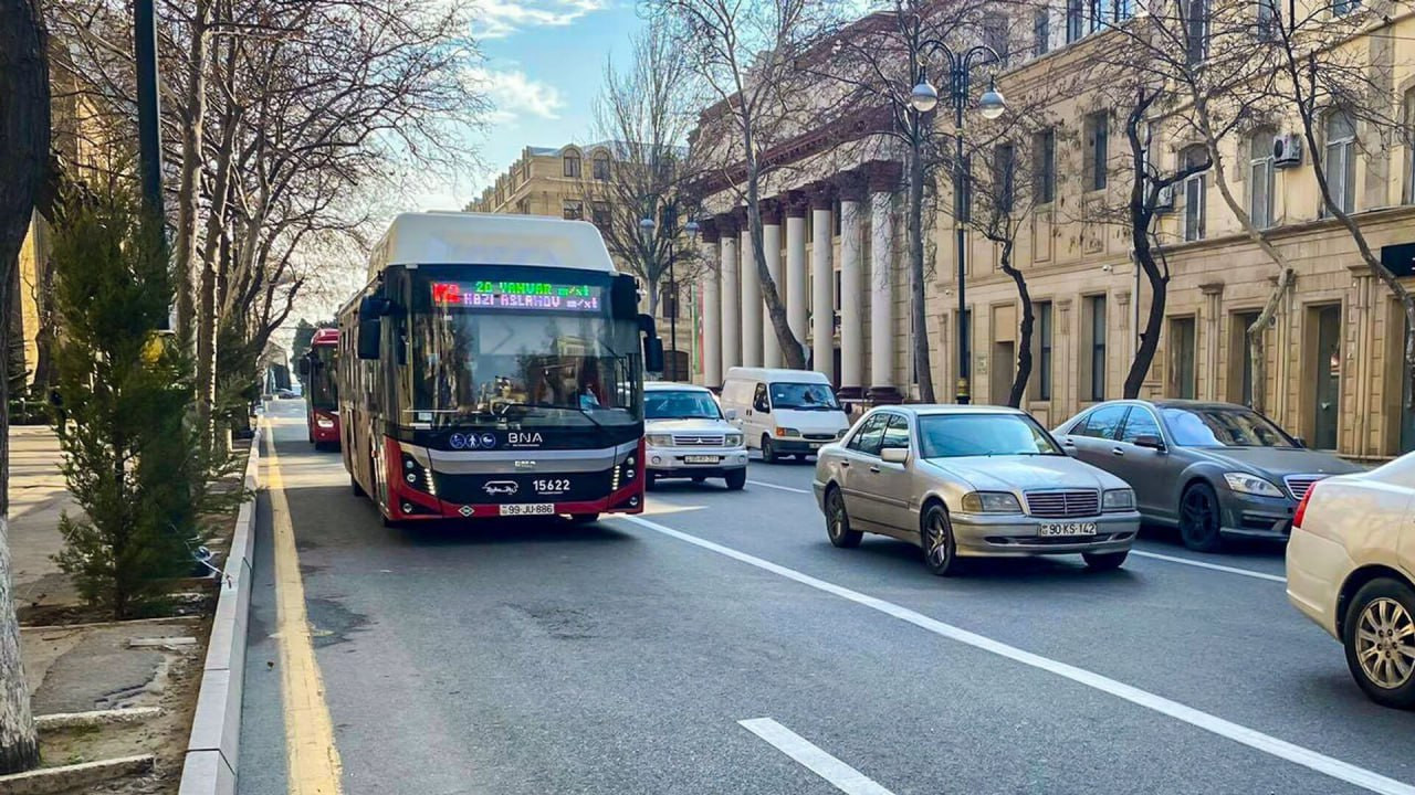 Avtobus zolaqlarında sərnişin mindirib-düşürmə üçün 3 yeni xüsusi yer yaradıldı