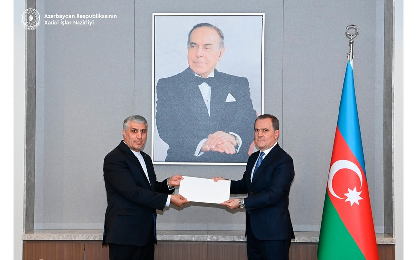 Ceyhun Bayramov İranın yeni səfirini qəbul etdi