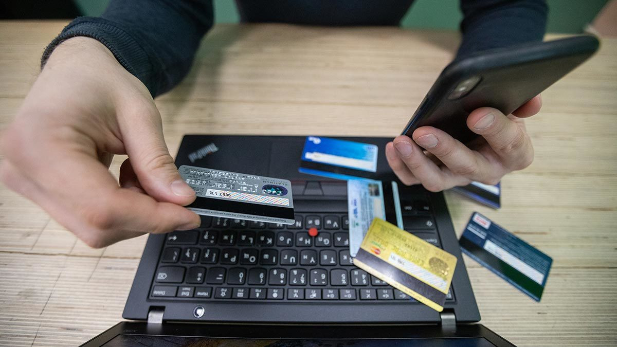 Bakıda bank kartlarından oğurluq edənlər saxlanıldı