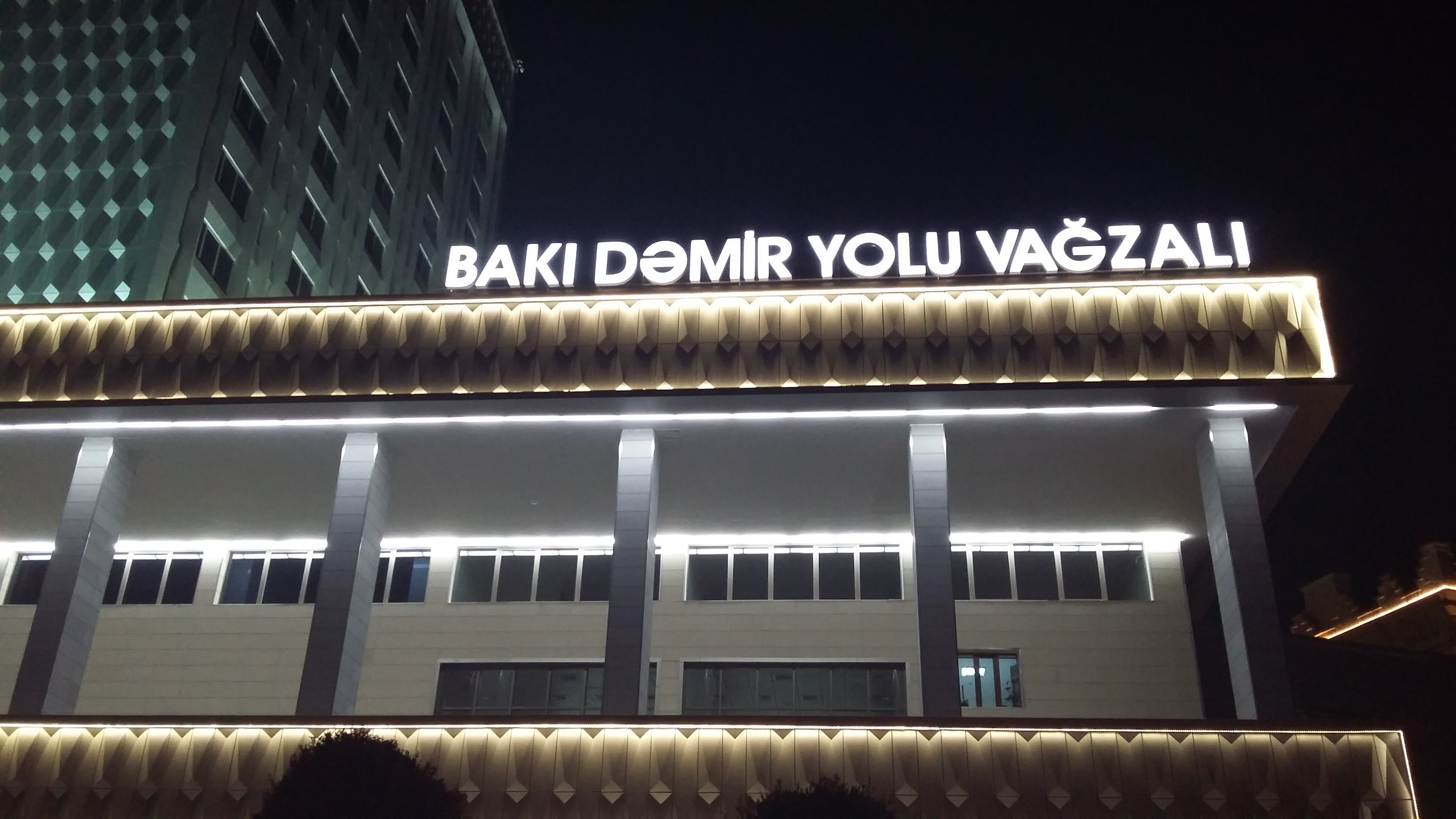 Qeyri-iş günlərində bu istiqamətlərdə əlavə qatar reysləri təyin edilib