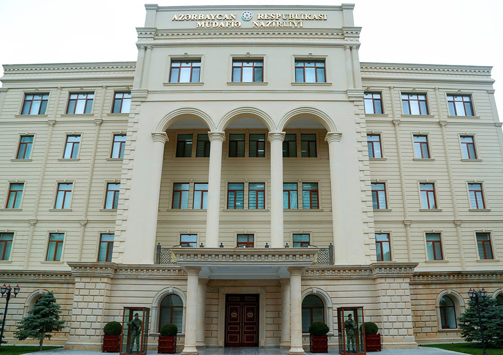 Zakir Həsənov ali hərbi rütbə verilən hərbçilərlə görüşüb