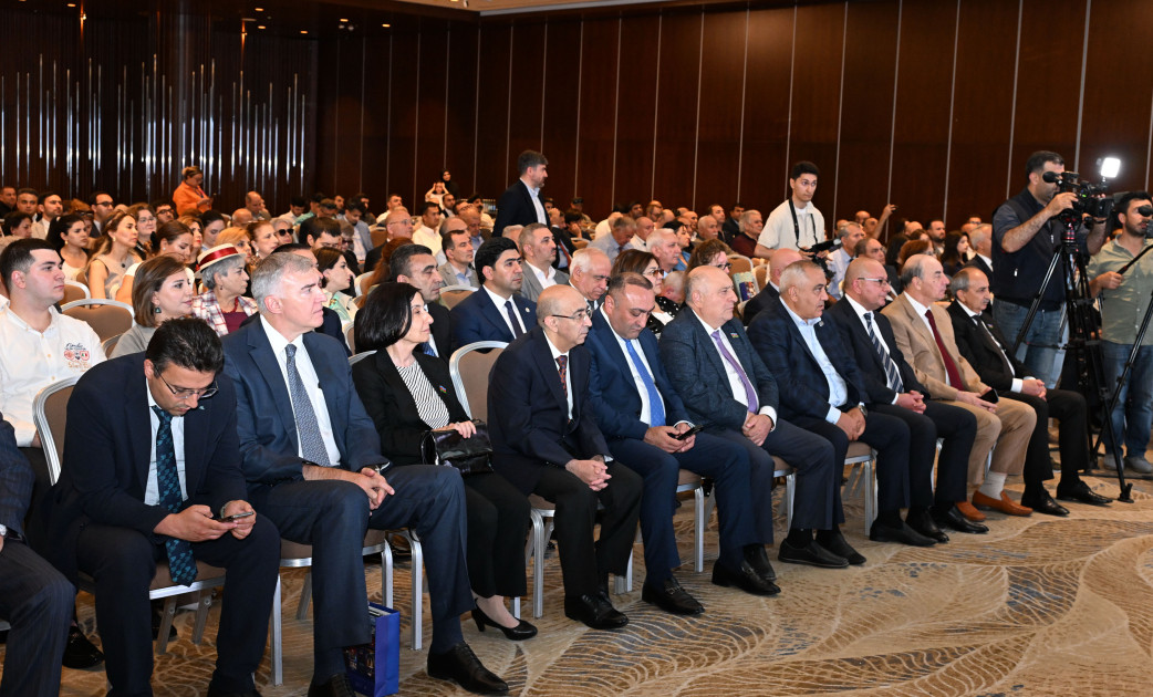 Bakıda “Daşları yığmaq vaxtıdır” kitabının təqdimatı olub