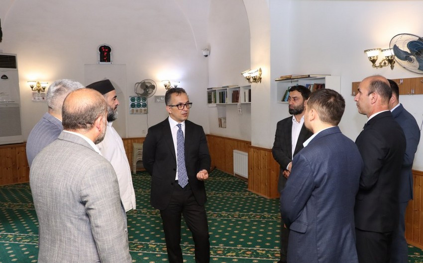 Ramin Məmmədov Qala qəsəbəsindəki iki məscidi ziyarət edib