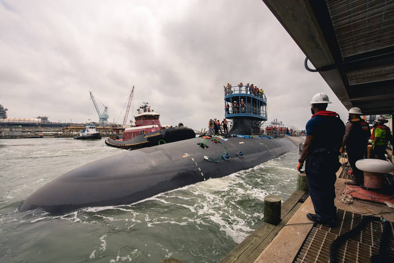 ABŞ-ın SSN-800 Arkansas nüvə sualtı qayığı suya buraxılıb