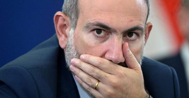 Politoloq: "Paşinyan "dəlləklik edə-edə..."