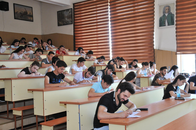 Tələbələrin köçürülməsi başlayıb