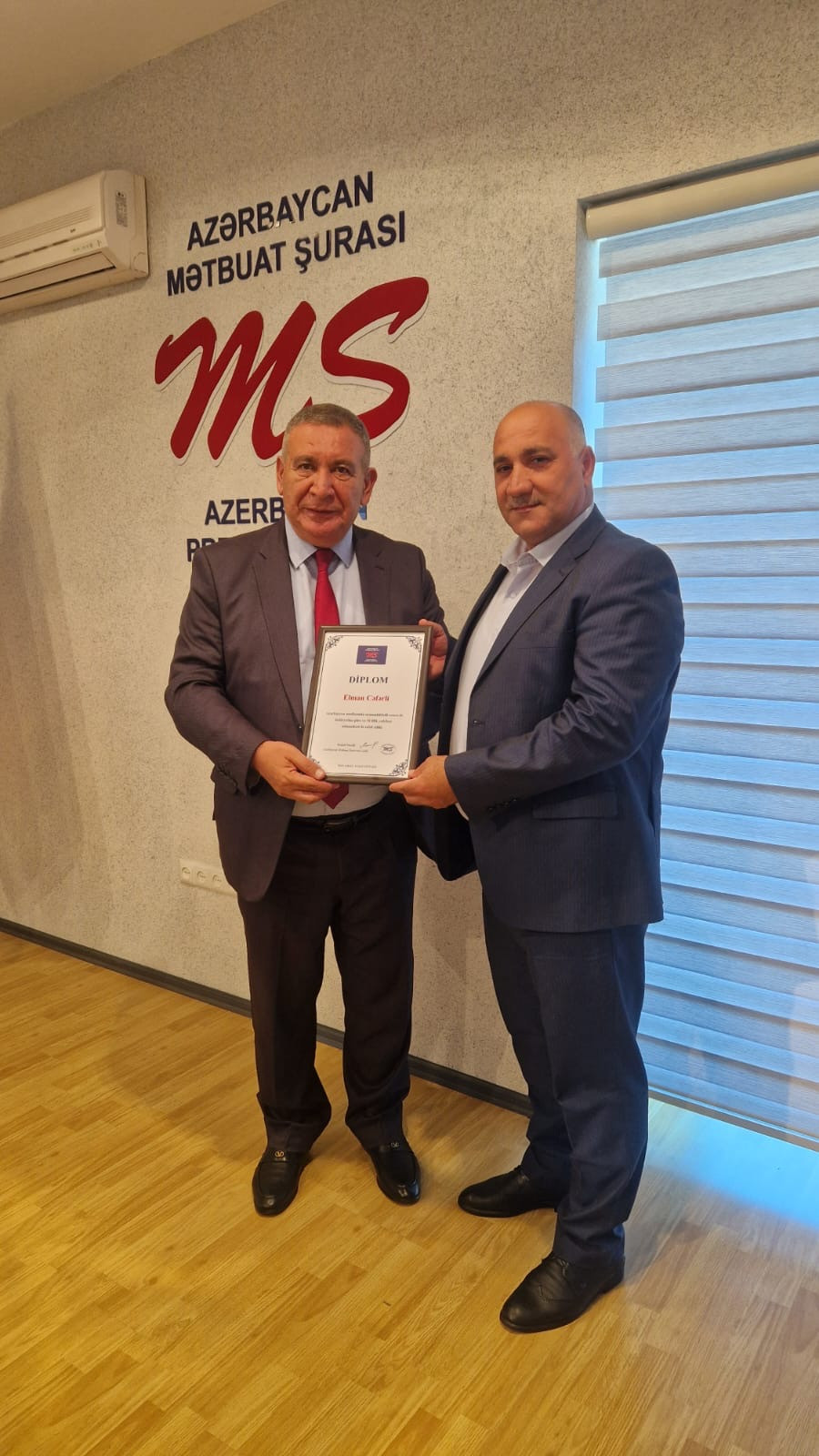 Mətbuat Şurası Elman Cəfərlini 50 illik yubileyi münasibətilə təltif etdi
