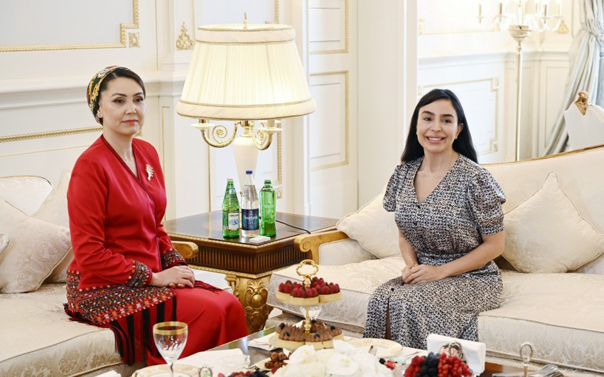 Leyla Əliyeva Qurbanqulu Berdiməhəmmədovun qızı ilə görüşüb
