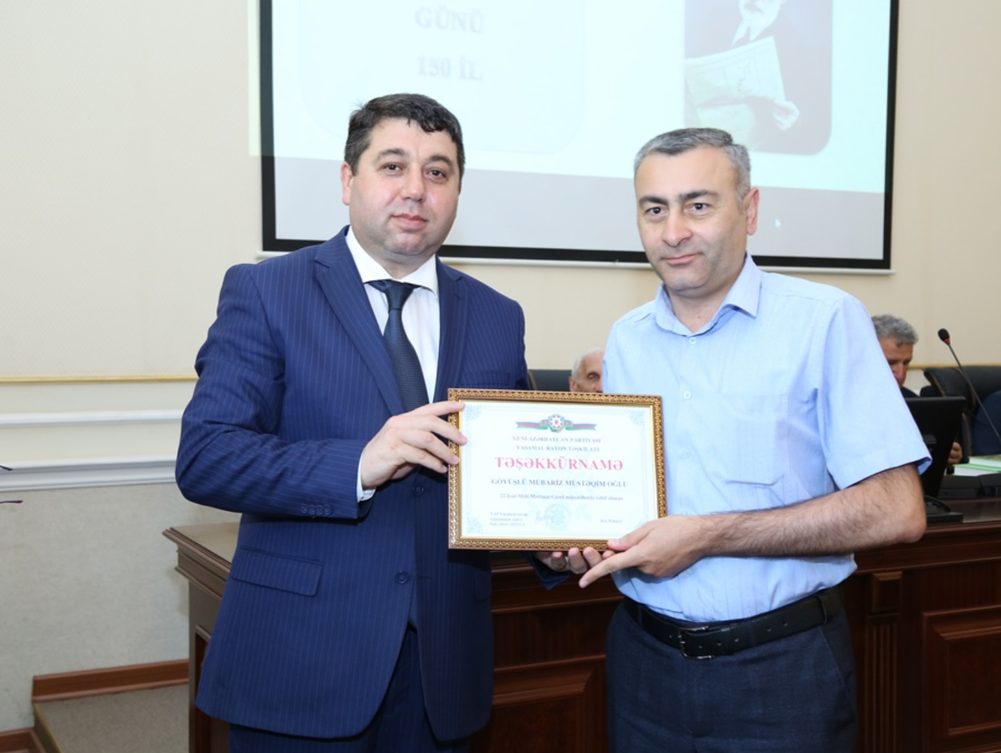AMEA əməkdaşları Milli Mətbuat Günü münasibətilə YAP Yasamal rayon təşkilatı tərəfindən təltif olunublar