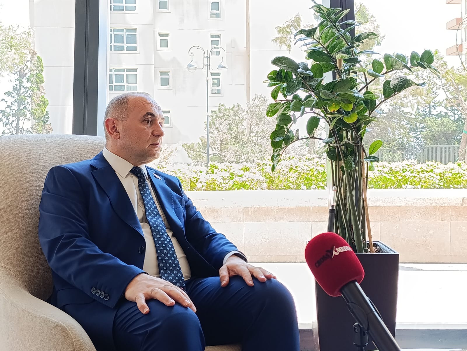 Deputatla müsahibə: "Azərbaycanda ən çox işləyən nazir..." -