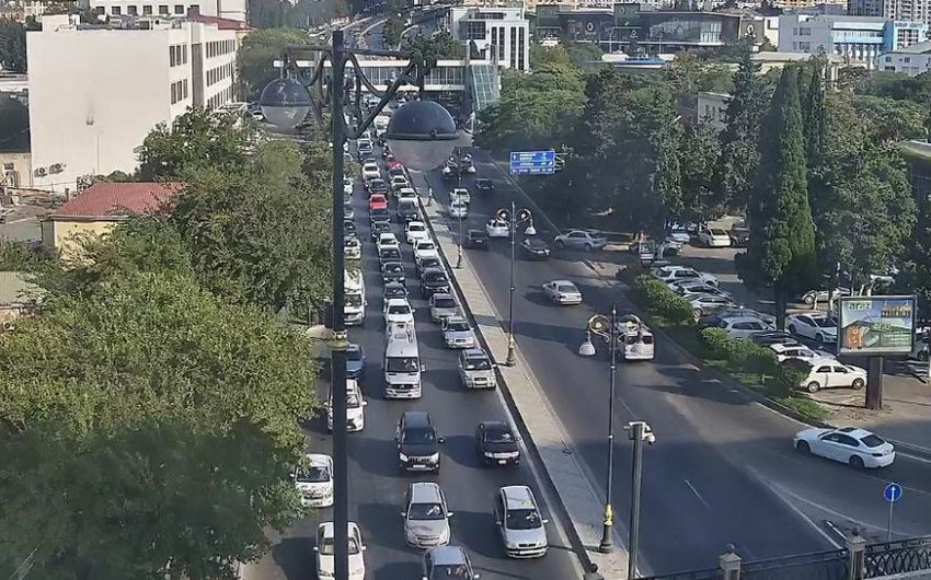 Bakının bir sıra yollarında sıxlıq var