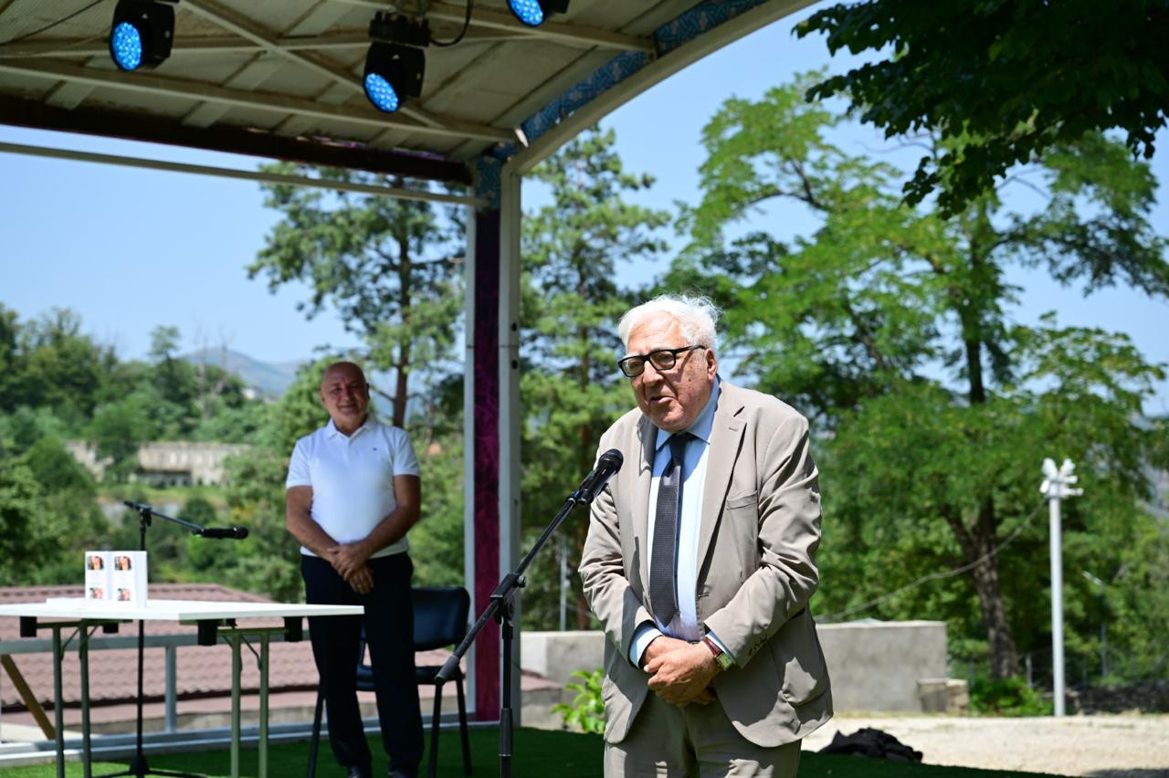 Şuşada Xalq yazıçısı Anarın kitabının təqdimatı olub, poeziya saatı keçirilib