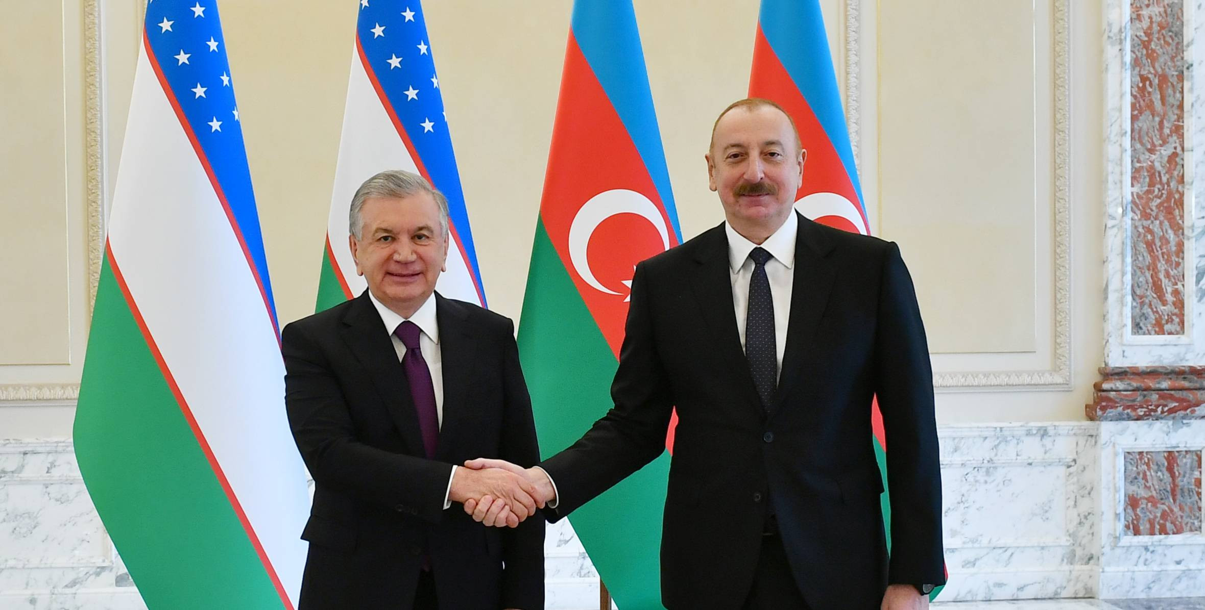 İlham Əliyev Şavkat Mirziyoyevi ad günü münasibətilə təbrik edib