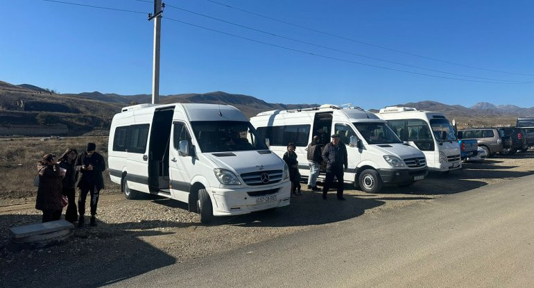 Ağdərə rayonunun Həsənriz kəndinə növbəti köç karvanı yola salınıb