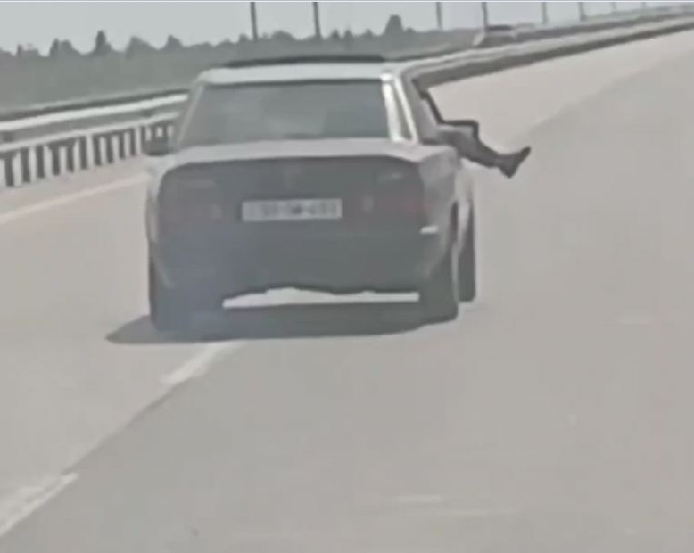 DYP görüntüləri yayılan sürücü və sərnişinlə profilaktik söhbətlər aparıb
