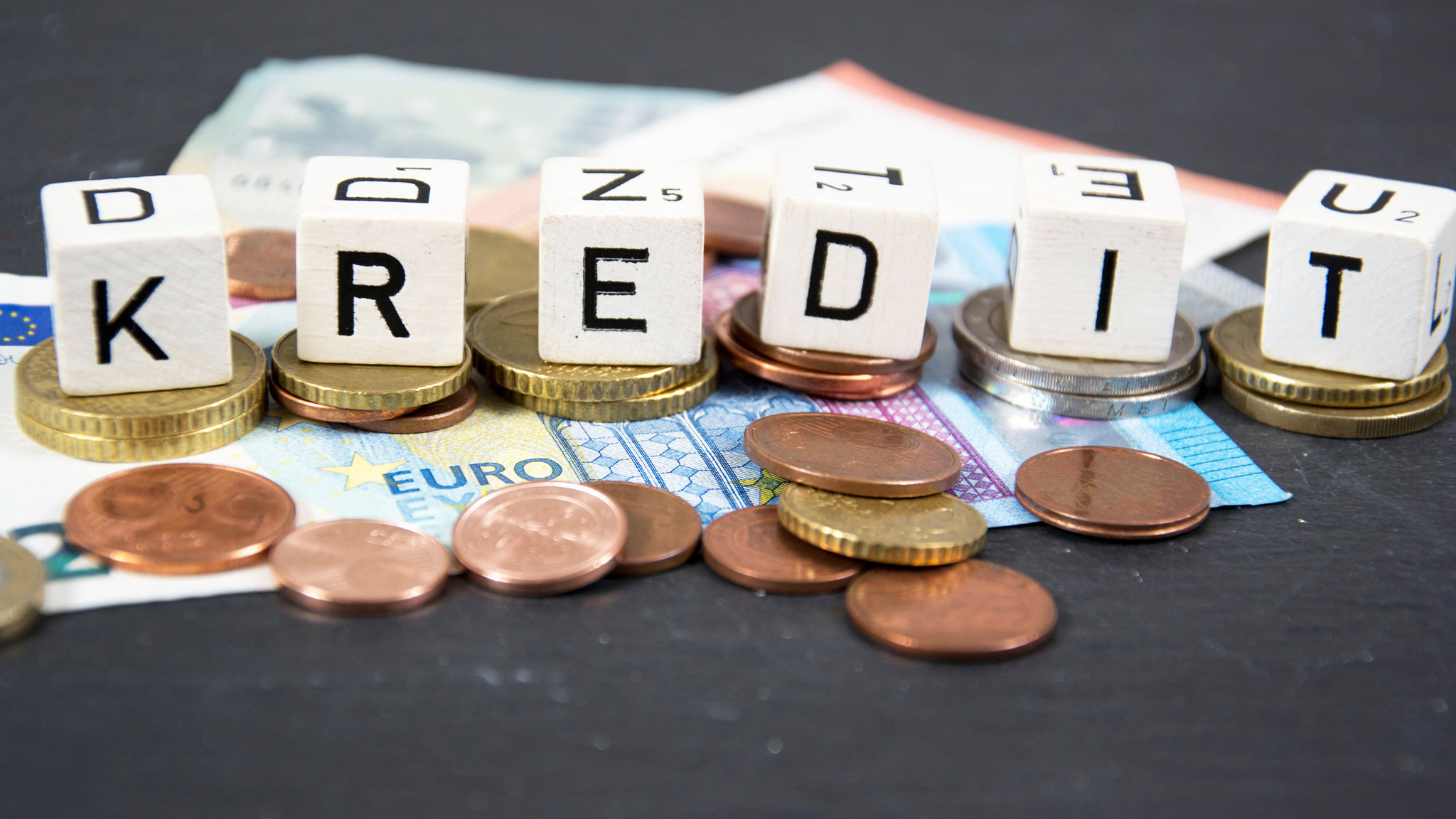 Azərbaycan iqtisadiyyatına kredit qoyuluşu 12 % artıb