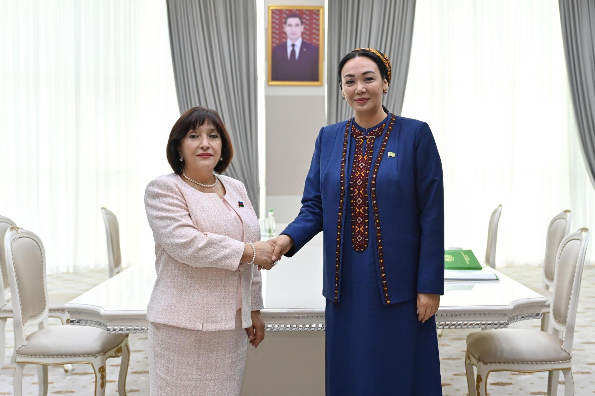 Milli Məclisin sədri Sahibə Qafarova Türkmənistan Məclisinin sədri Dünyagözəl Qulmanova ilə görüşüb.
