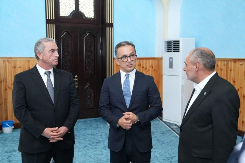 Dövlət Komitəsinin sədri Hacıqabulda məscidləri ziyarət edib