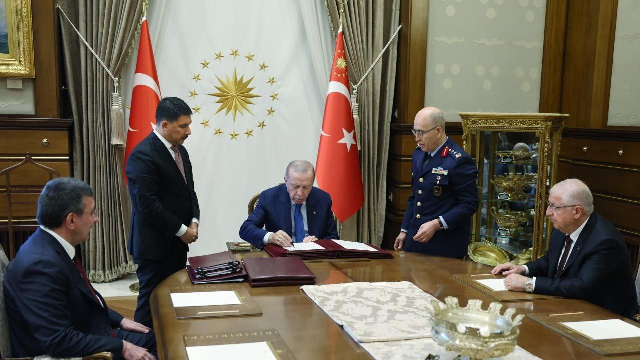 Türkiyədə Baş Qərargah rəisi və digər yüksək rütbəli hərbi rəhbərlik dəyişdirilib