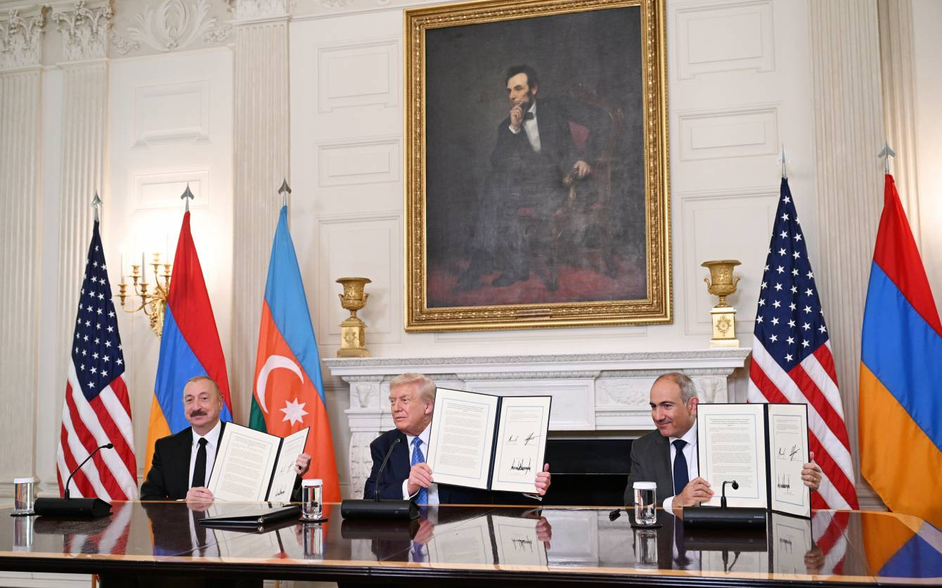 ABŞ, Azərbaycan və Ermənistan liderlərinin Vaşinqtonda keçirilən sammiti dünya mediasının diqqət mərkəzindədir