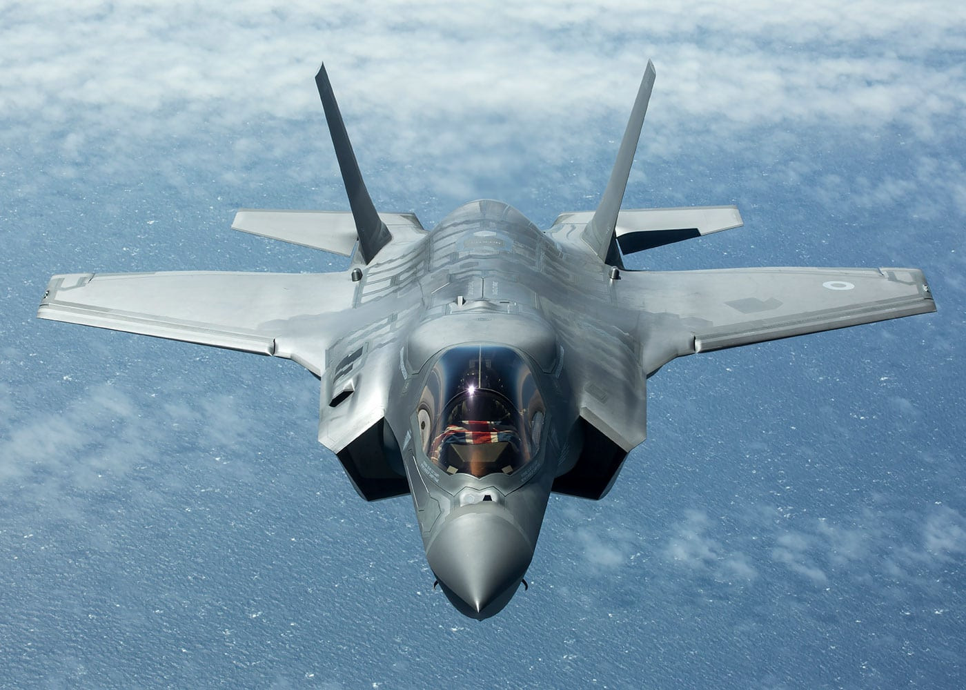 Böyük Britaniyanın F-35 qırıcısı ilk dəfə yapon gəmisində eniş etdi