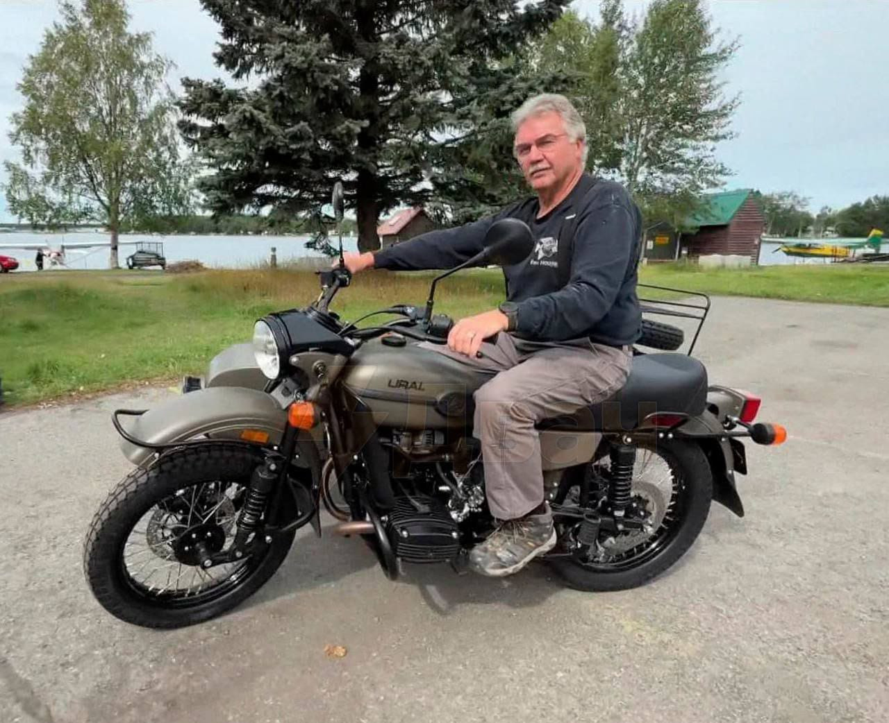 Putin amerikalıya “Ural” motosikl hədiyyə edib