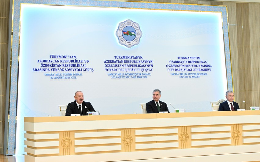 Üç ölkə lideri yüksəksəviyyəli görüşün yekunlarına dair mətbuata birgə bəyanatla çıxış ediblər –