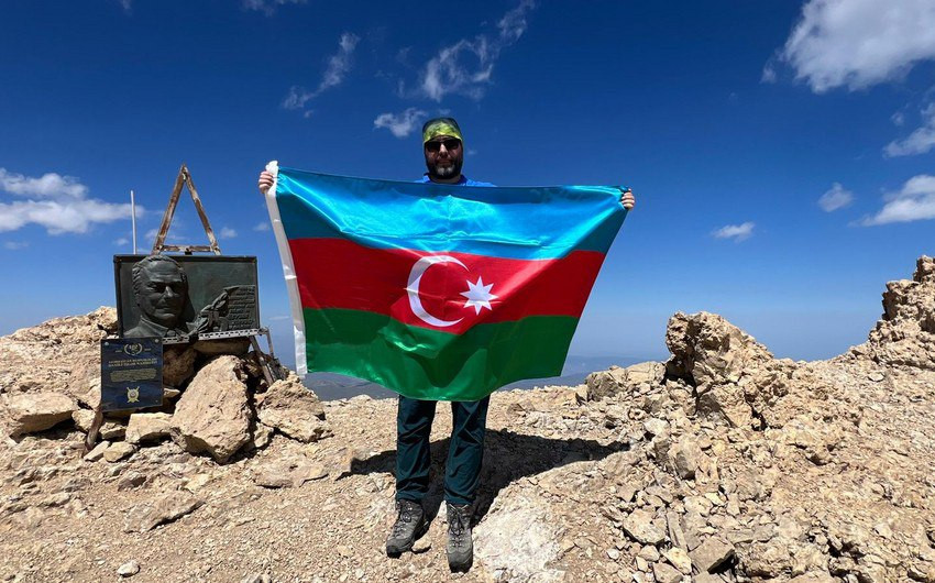Rumıniya senatoru “Heydər Əliyev” zirvəsinə qalxdı