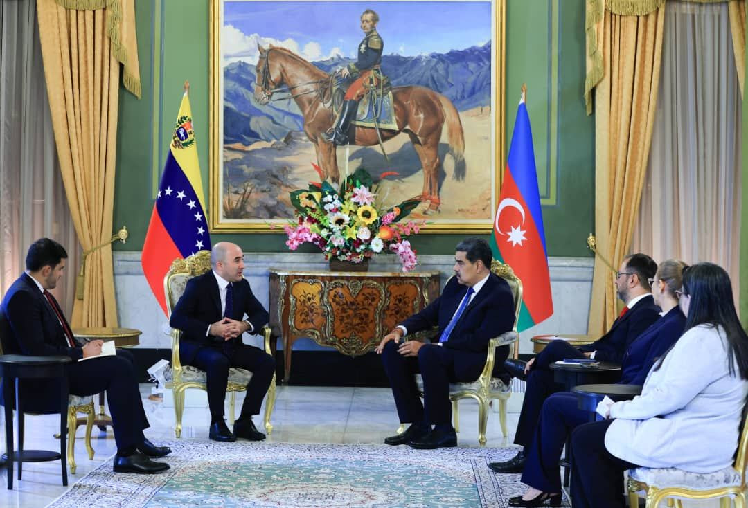 Səfir Ruslan Rzayev etimadnaməsini Venesuelanın Prezidentinə təqdim edib