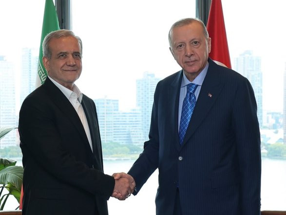 Pezeşkian trans-regional qüvvələrin Qafqazda olmasına qarşıdır