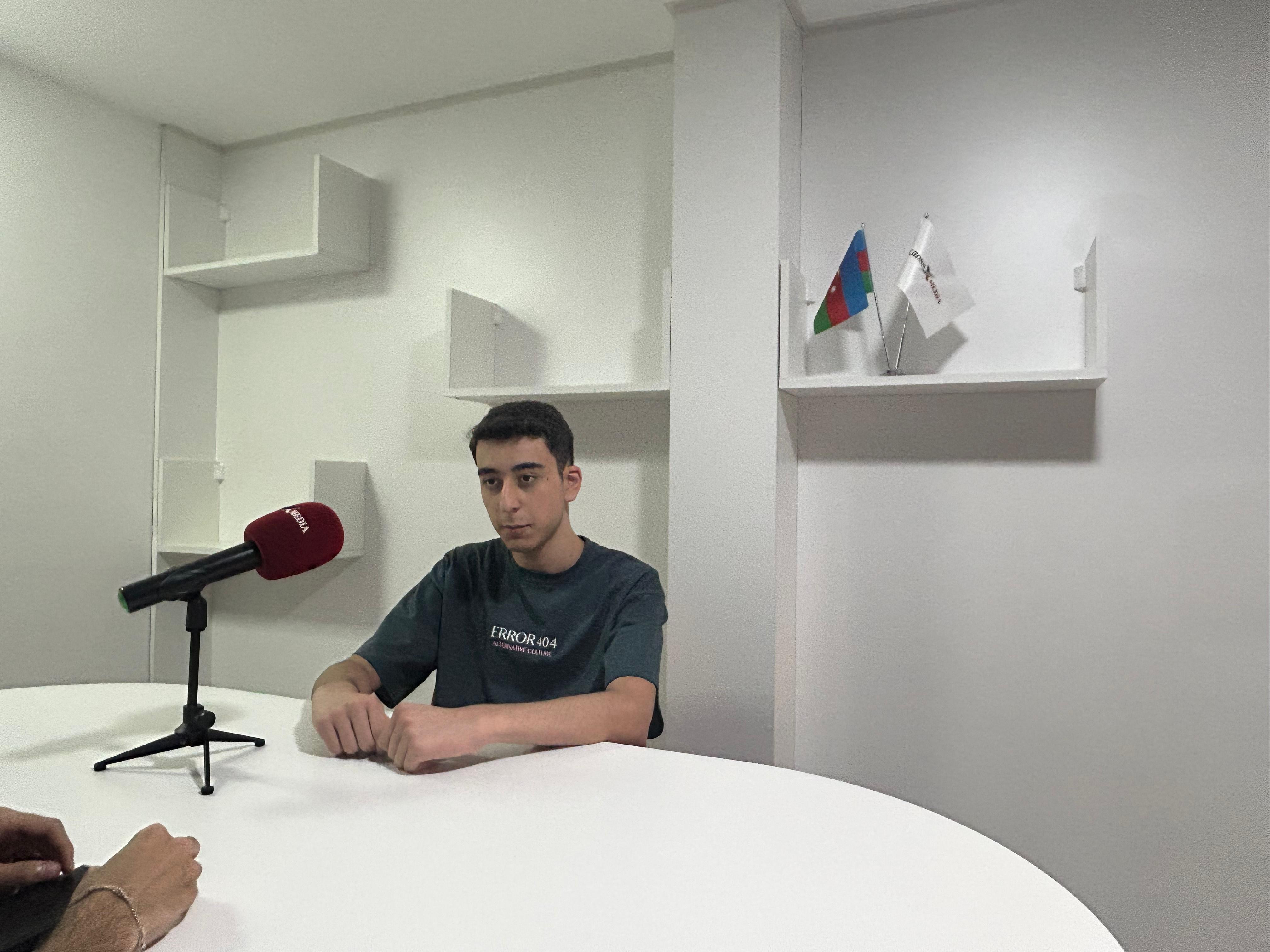 "REAX" sosial şəbəkə platformasının yaradıcısı "Cross"a danışdı: "
