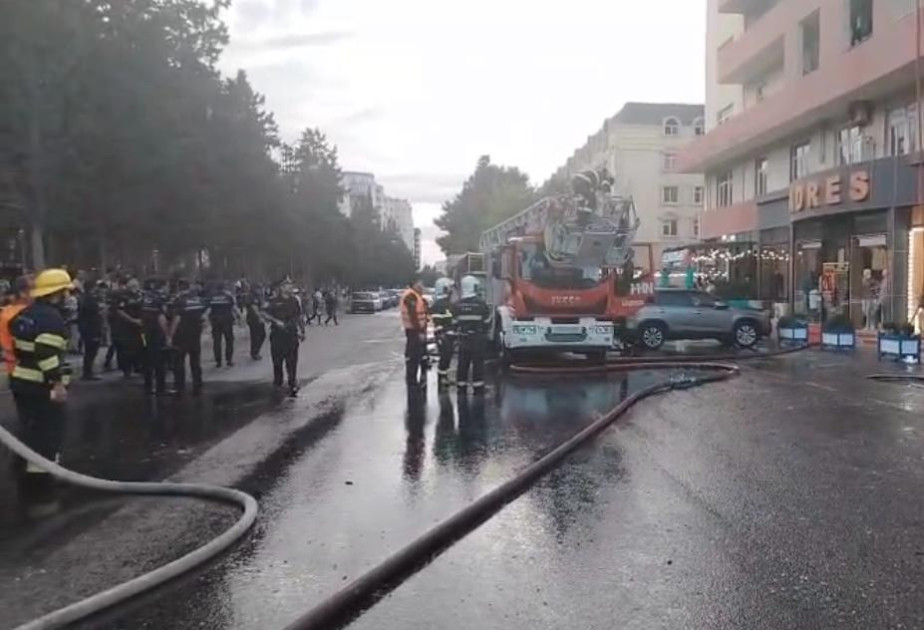 Xırdalanda çoxmərtəbəli binada yanğın baş verib, sakinlər təxliyə edilib