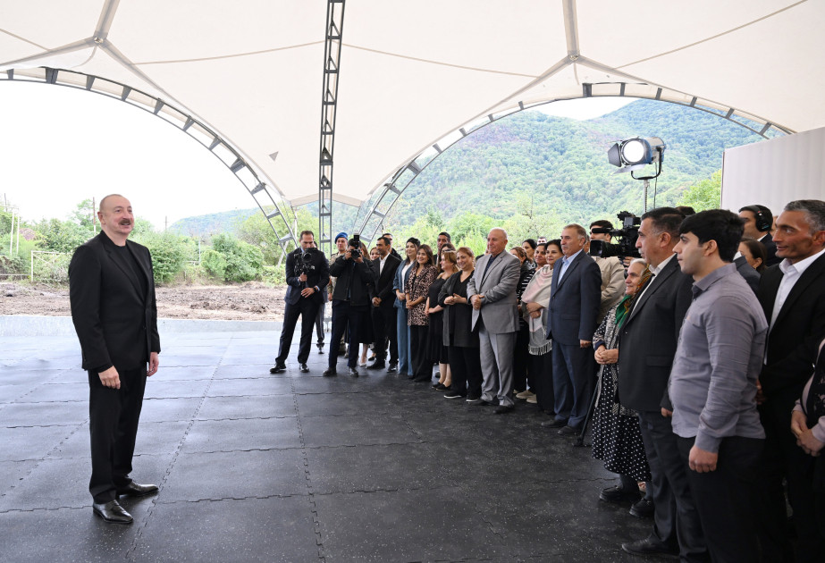 Prezident İlham Əliyev Xocalının Badara, Daşbulaq, Seyidbəyli və Şuşakənd kəndlərinin sakinləri ilə görüşüb