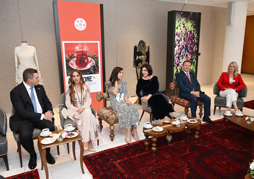 IDEA-nın təsisçisi və rəhbəri Leyla Əliyeva və Arzu Əliyeva Nyu-Yorkda “Anadolunun qapıları arxasındakı xəzinələr” adlı sərgidə iştirak ediblər