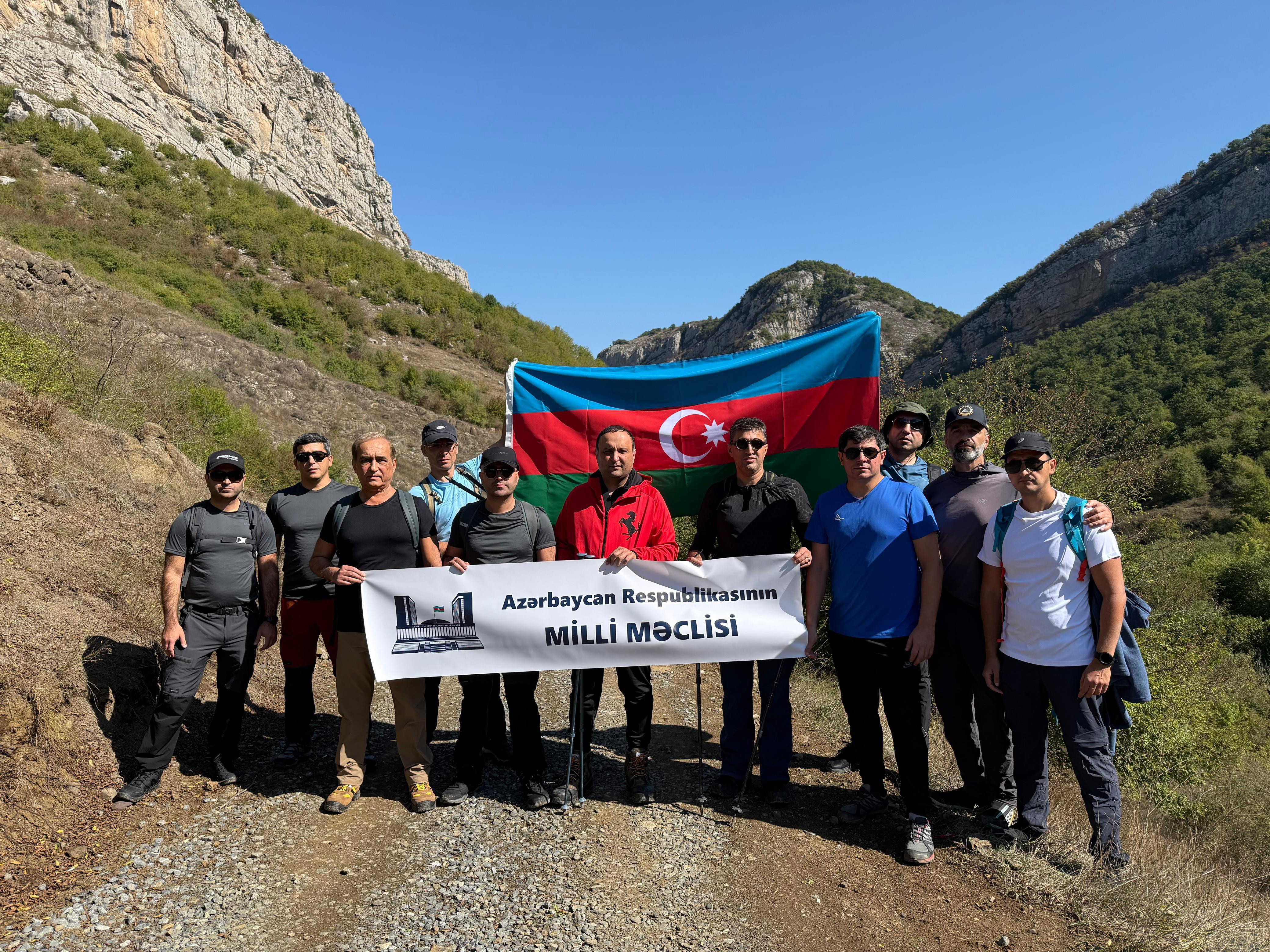 Dövlət Suverenliyi Günü ilə əlaqədar işğaldan azad edilmiş ərazilərə yürüş təşkil edilib