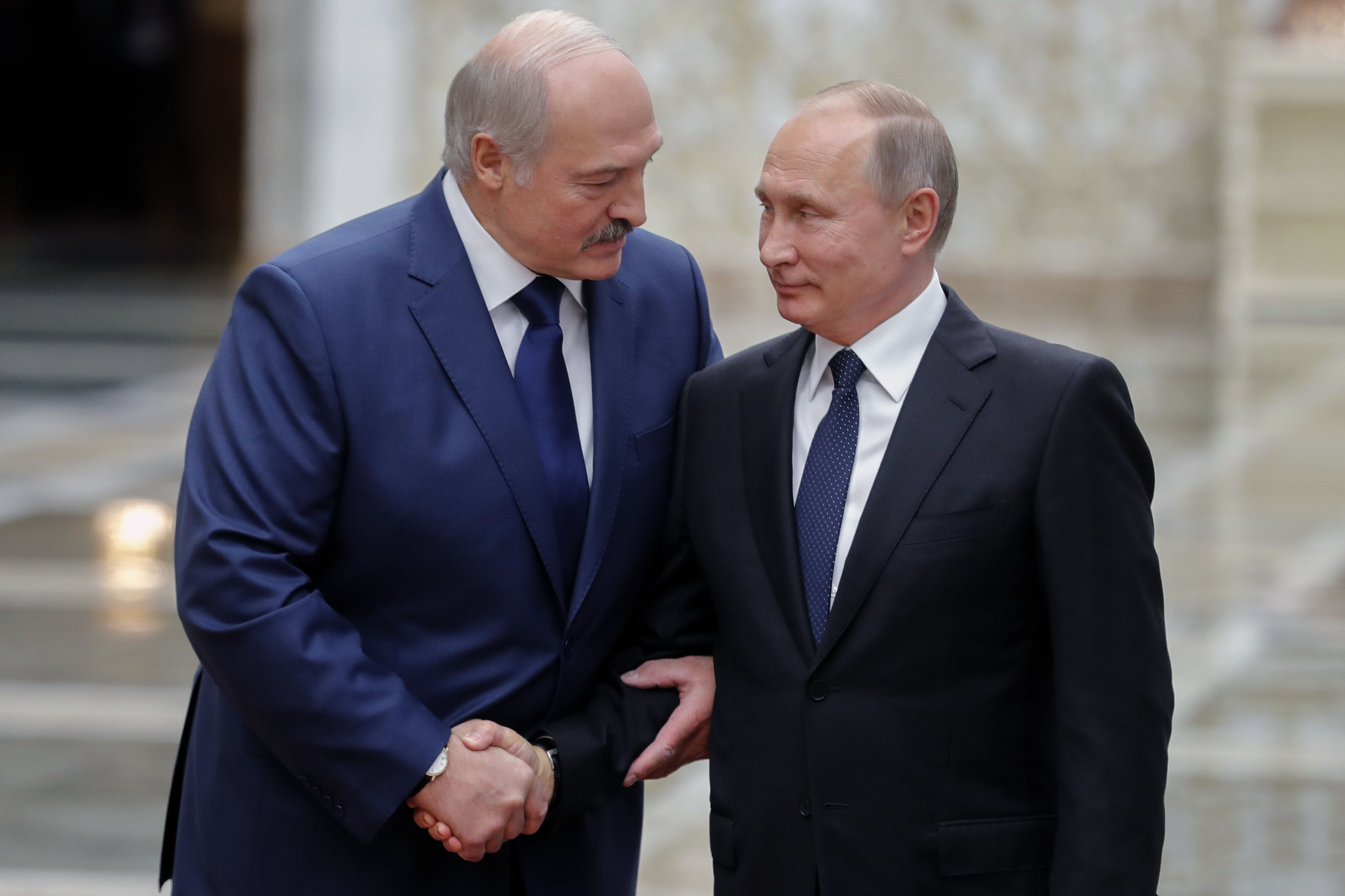 Putin və Lukaşenko bir sıra məsələləri müzakirə ediblər
